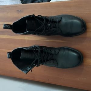 Dr. Martens Newton